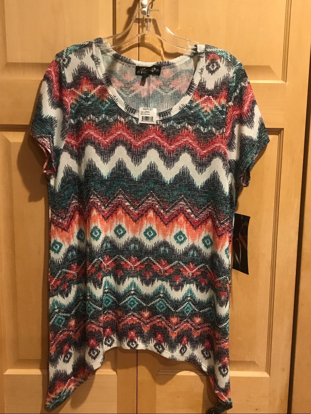 New Absolutely Famous Short Sleeve Zigzag Print Top - Dark Gray, Coral, White
